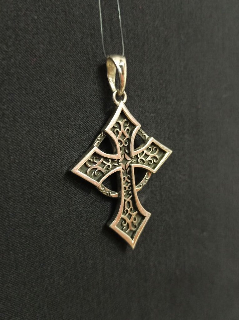 {{jewelry_for_geeks}} - {{ GameFanCraft}} Pendant Silver Celtic cross pendant
