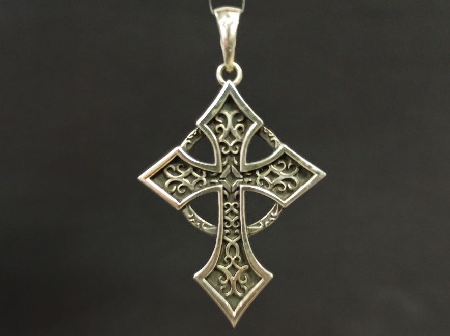 {{jewelry_for_geeks}} - {{ GameFanCraft}} Pendant Silver Celtic cross pendant
