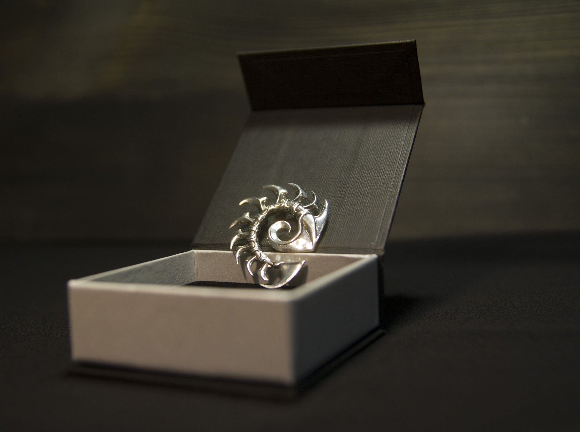 {{jewelry_for_geeks}} - {{ GameFanCraft}} Pendant Brass Starcraft Zerg pendant