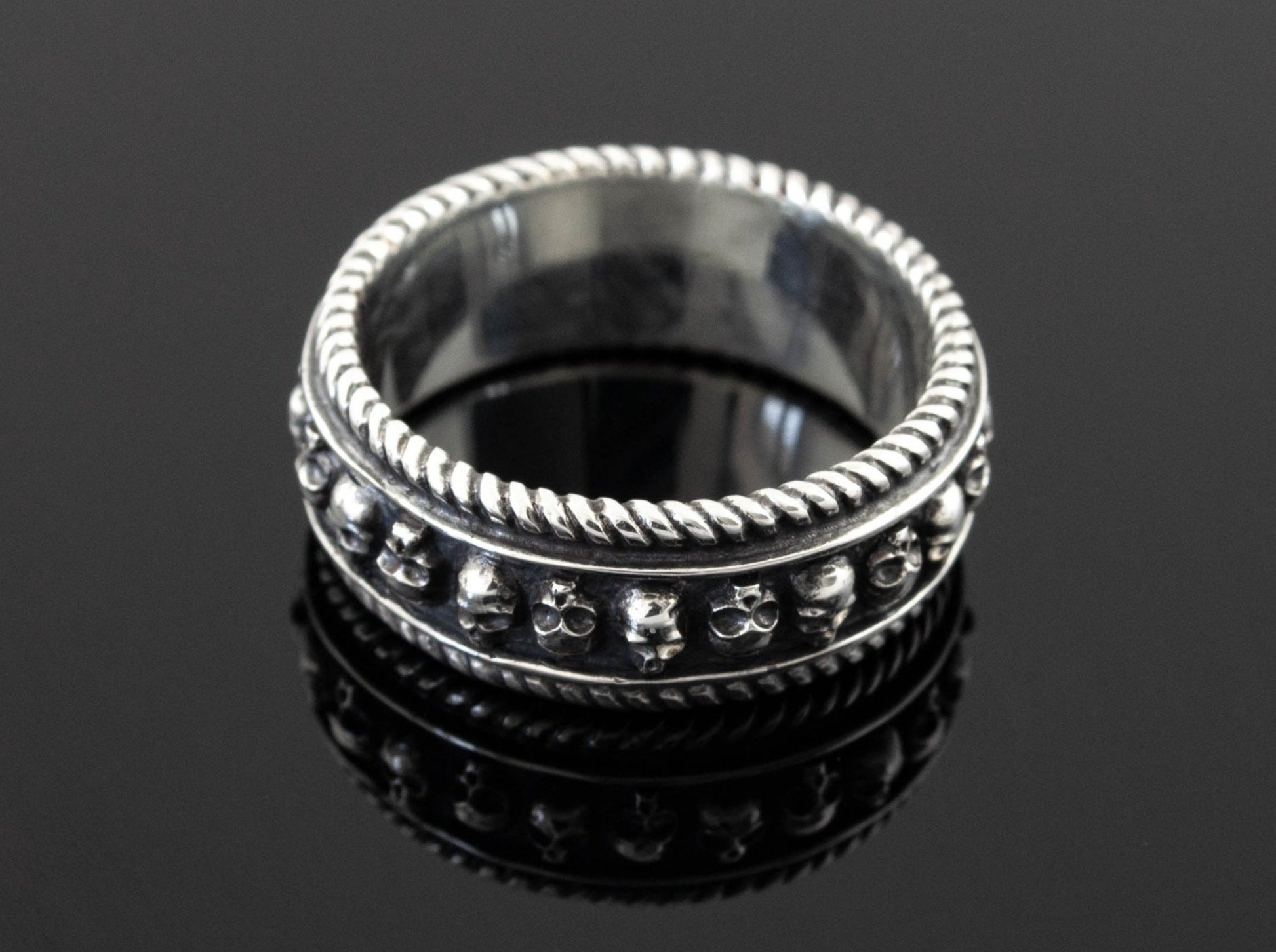{{jewelry_for_geeks}} - {{ GameFanCraft}} Ring Silver Gothic ring with skulls
