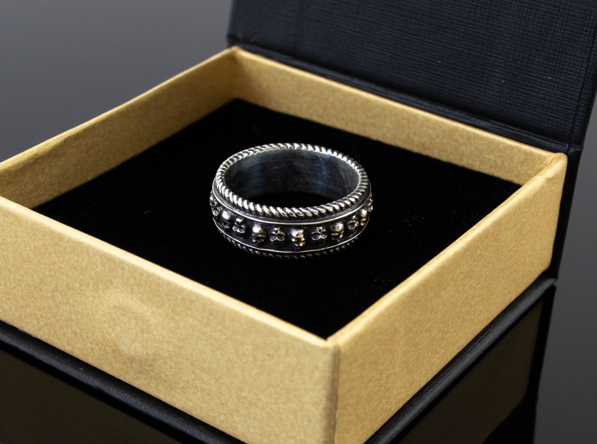 {{jewelry_for_geeks}} - {{ GameFanCraft}} Ring Silver Gothic ring with skulls