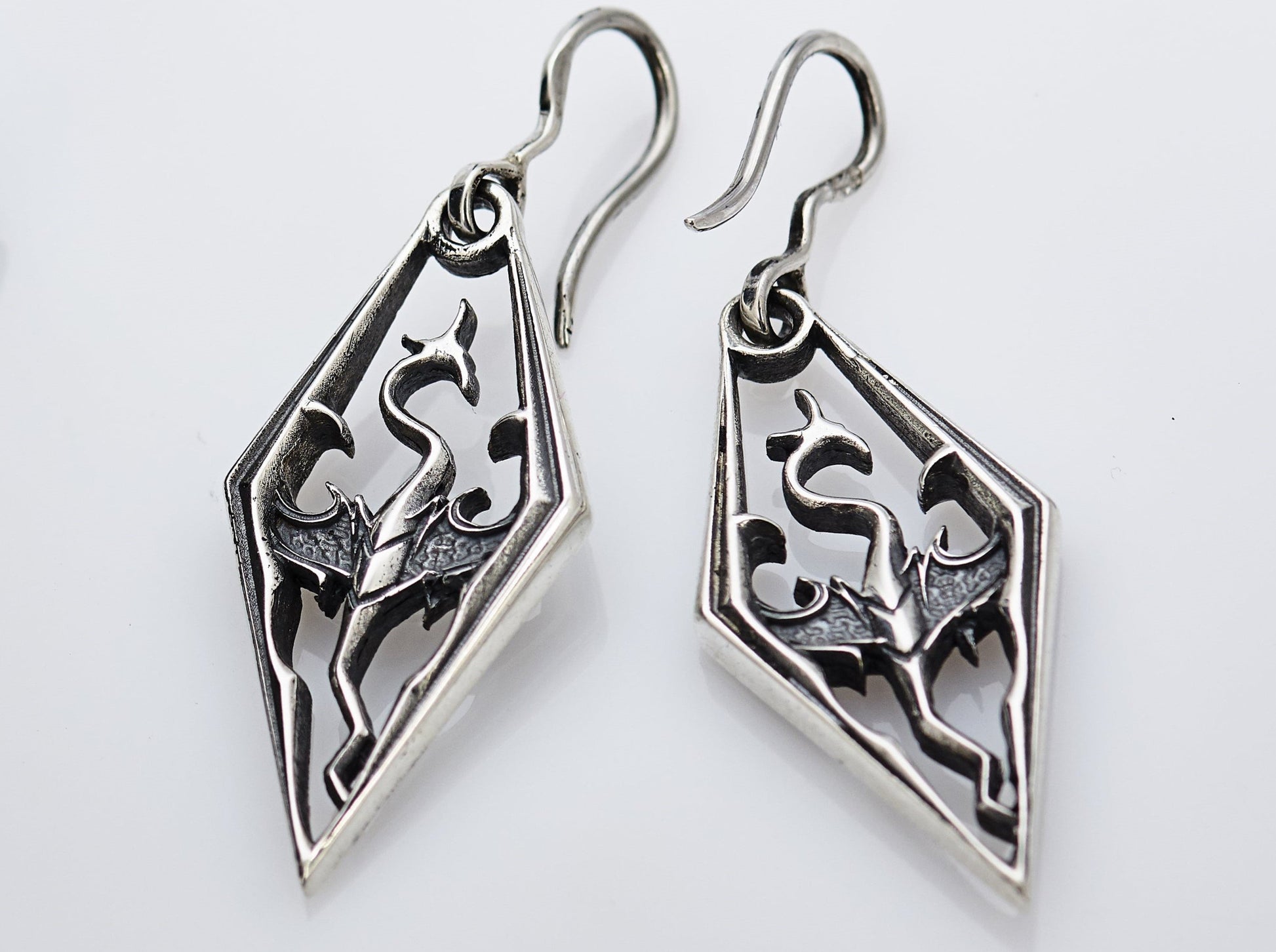 {{jewelry_for_geeks}} - {{ GameFanCraft}} Earrings Silver Elder Scrolls Imperial Dragon earrings