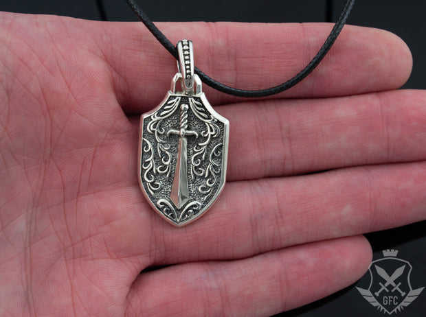 {{jewelry_for_geeks}} - {{ GameFanCraft}} Pendant Silver Gothic Brutal Pendant with skull and sword