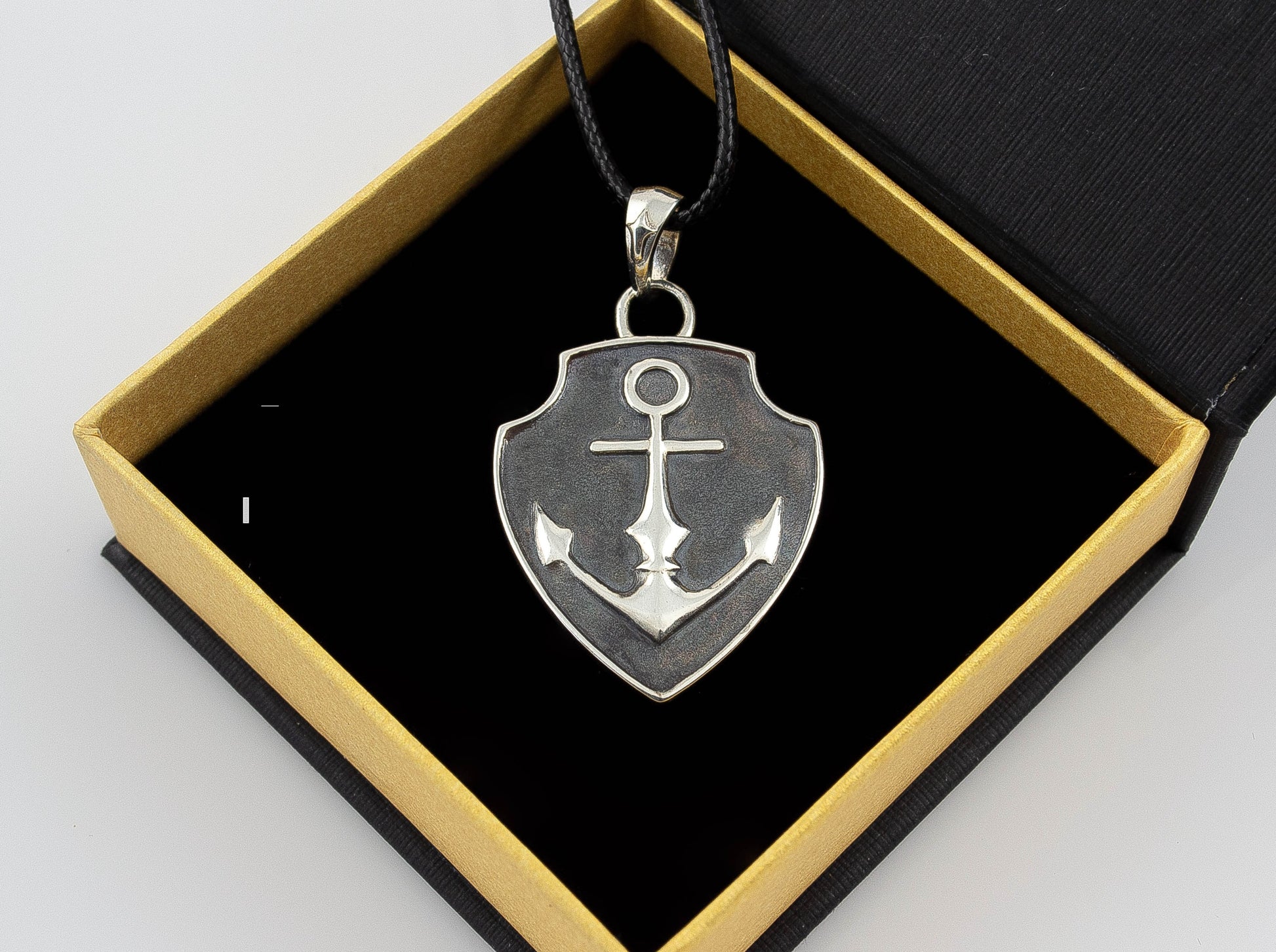 {{jewelry_for_geeks}} - {{ GameFanCraft}} Pendant Silver Jaina Proudmoore Anchor Shield Pendant