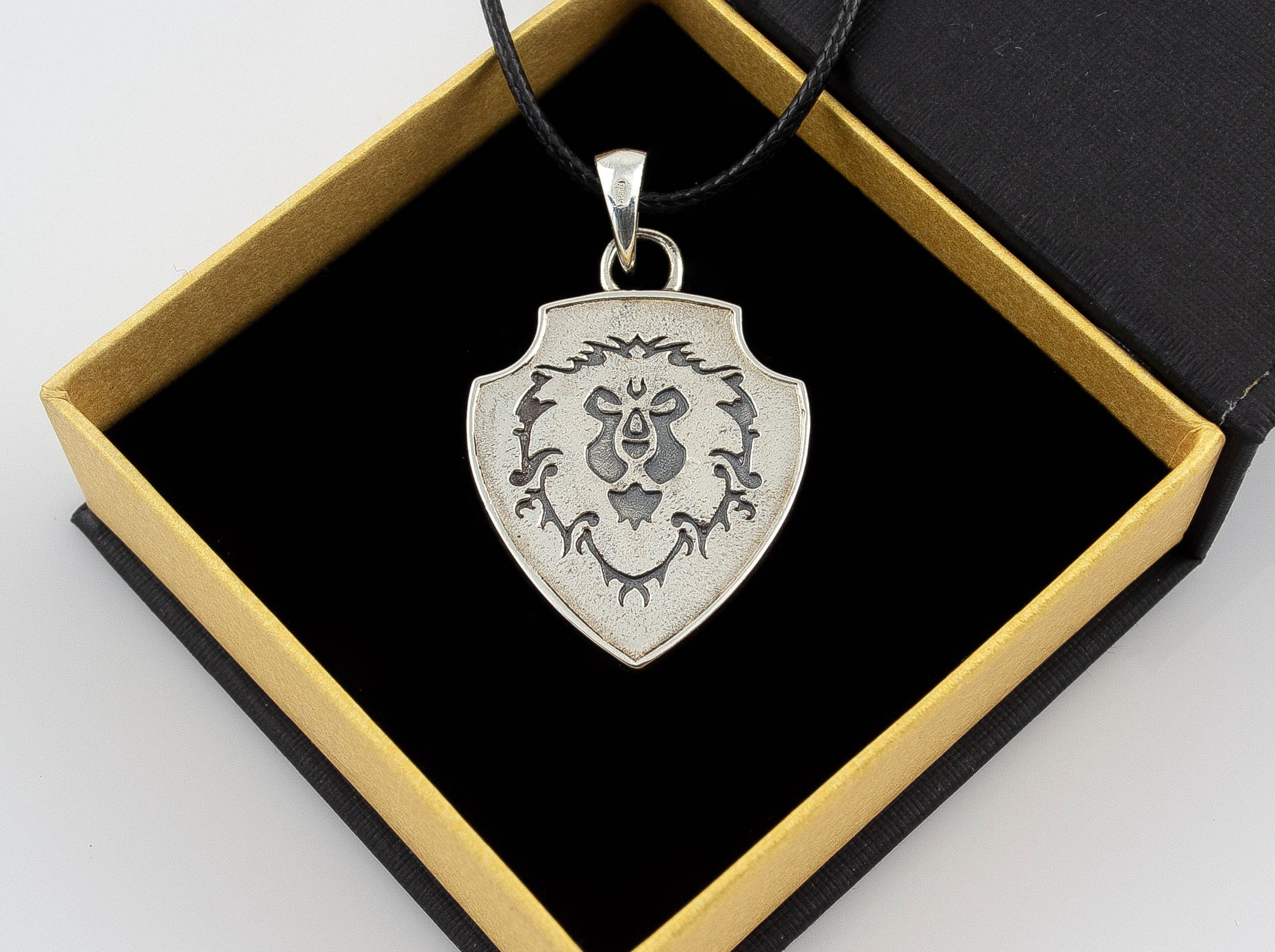 {{jewelry_for_geeks}} - {{ GameFanCraft}} Pendant Silver Jaina Proudmoore Anchor Shield Pendant