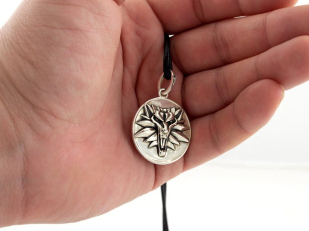 {{jewelry_for_geeks}} - {{ GameFanCraft}} Pendant Silver Witcher Wolf head medallion