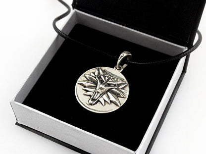 {{jewelry_for_geeks}} - {{ GameFanCraft}} Pendant Silver Witcher Wolf head medallion