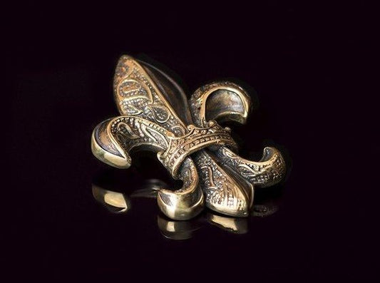 {{jewelry_for_geeks}} - {{ GameFanCraft}} Pendant Brass Heraldic Lily Pendant