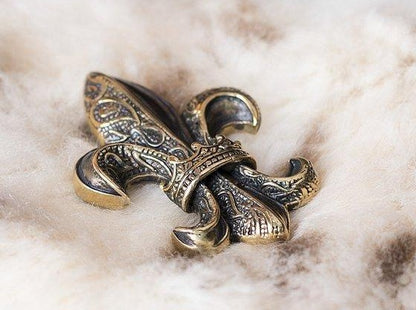 {{jewelry_for_geeks}} - {{ GameFanCraft}} Pendant Brass Heraldic Lily Pendant